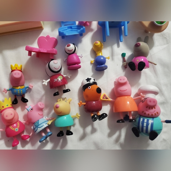 : Huge 33pc Lot of peppa pig toys grocery pizza store car figures school house - Picture 9 of 16